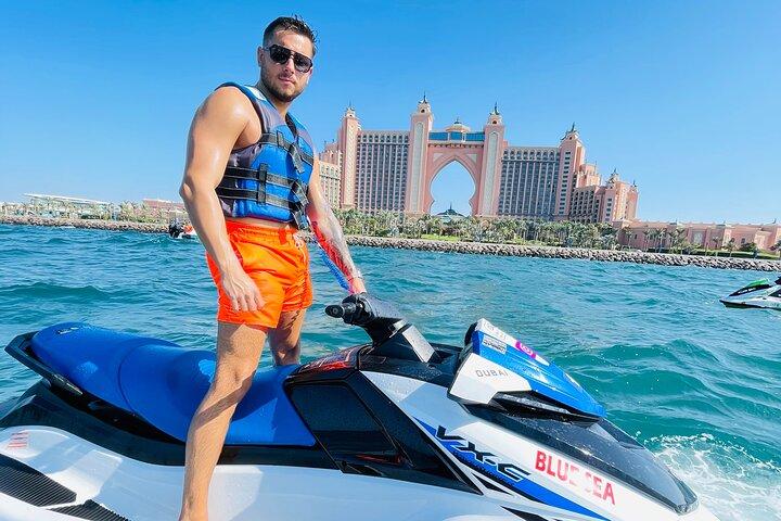 Jet-Ski-Fahrt in Dubai, Dauer 1 Stunde, Burj al Arab und Atlantis-Palme
