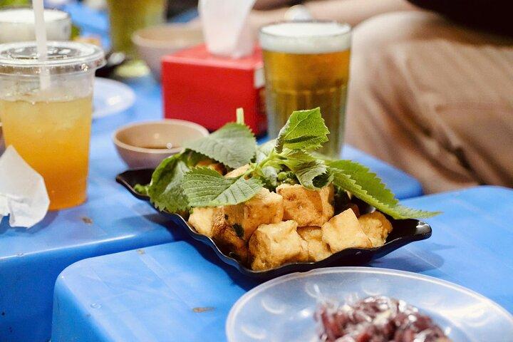 Comida callejera vegana e historias de Hanoi