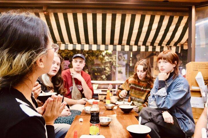 Vegansk Street Food & Stories of Hanoi