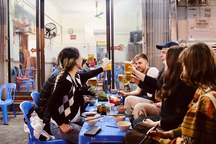 Comida callejera vegana e historias de Hanoi
