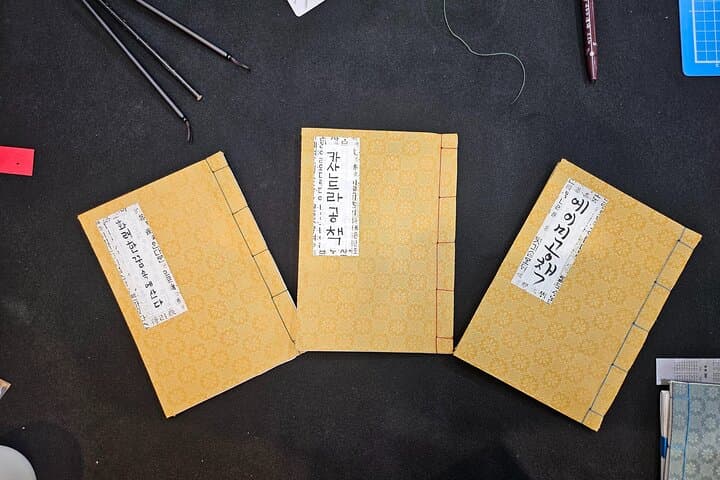 Create a Handmade Traditional Korean Notebook in Insadong