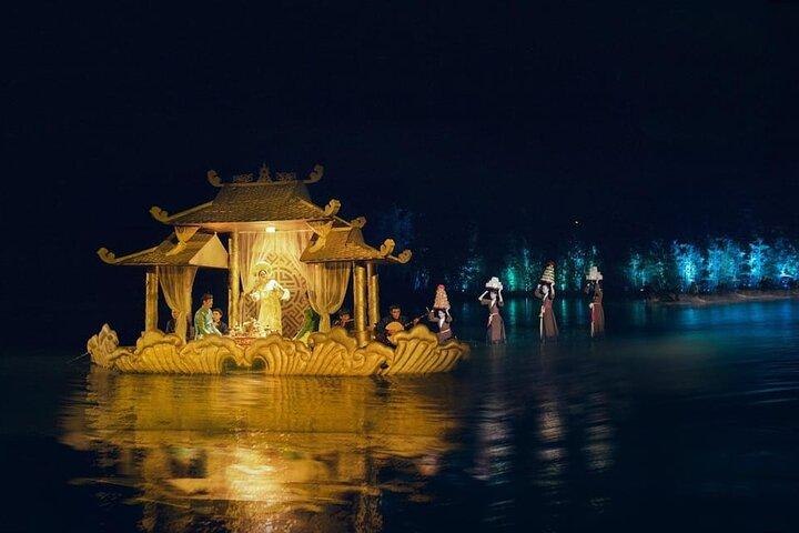 Espectáculo de luz de la quintaesencia de Tonkin de Hanoi con el mercado local de Tonkin