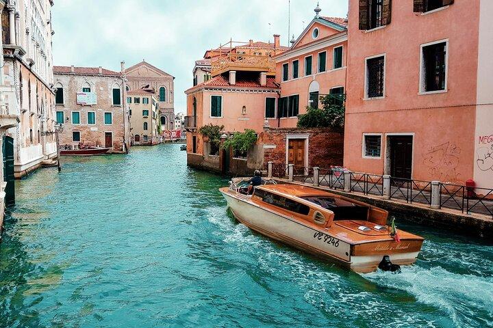 Venedig: Marco Polo Airport Privat transfer til hotellet med bil og båd