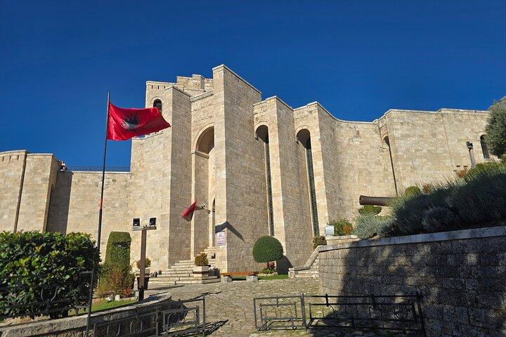 Kruja, Old Bazaar, Museum,Sari Saltik tur fra Tirana