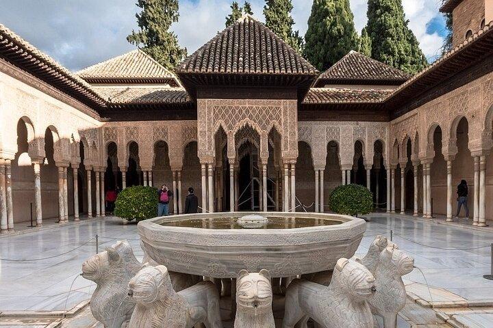 La Alhambra y Más Allá