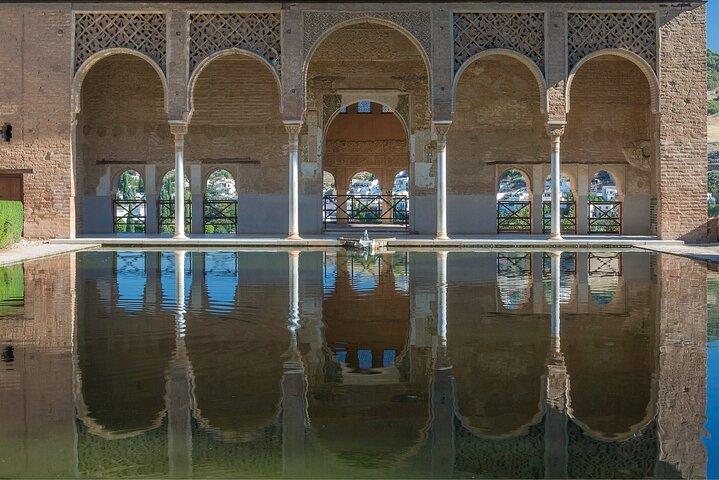 La Alhambra y Más Allá