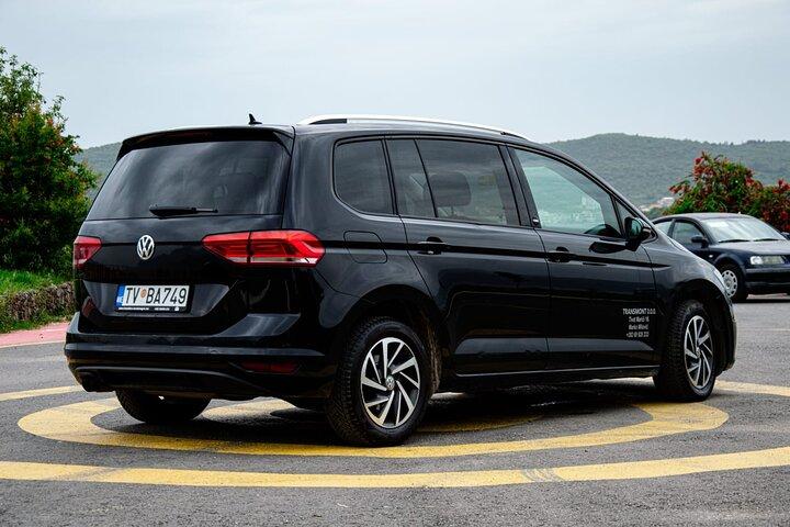 Privétransfer van de luchthaven van Tivat naar de stad Tivat of Porto Montenegro