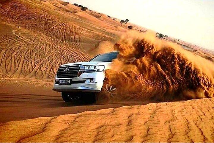 Dubai Desert Safari mit privaten Transfers