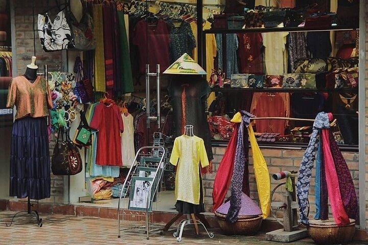 Private Tour von Hanoi nach Van Phuc Silk & Duong Lam Ancient Village