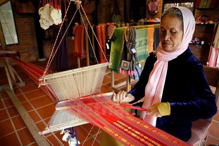 Private Tour von Hanoi nach Van Phuc Silk & Duong Lam Ancient Village