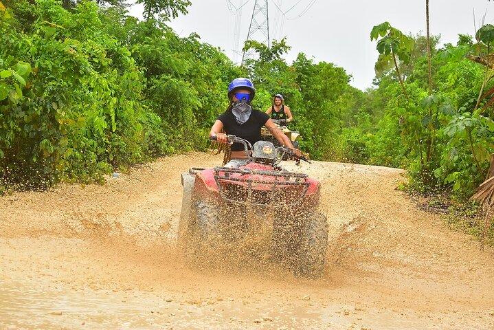 カンクン ベスト ATV ツアー、ジップラインとセノーテ スイム、ランチ付き