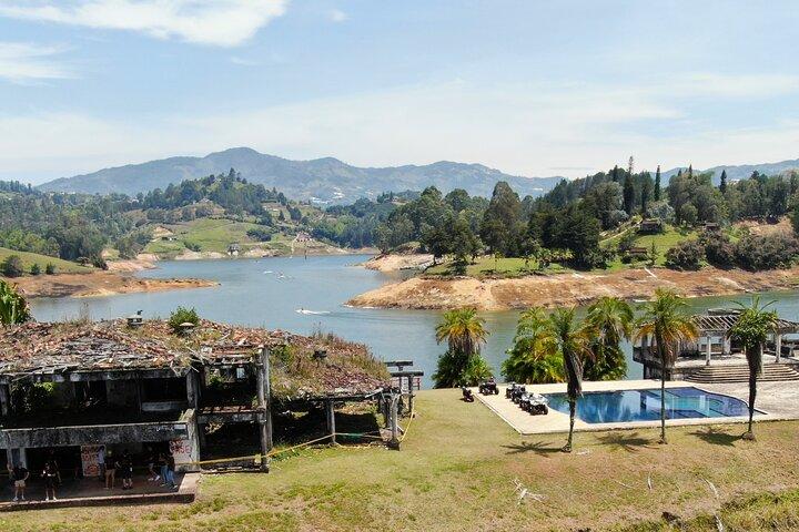 Pablo Escobar Mansion + Paintball + Boottocht vanuit Guatapé