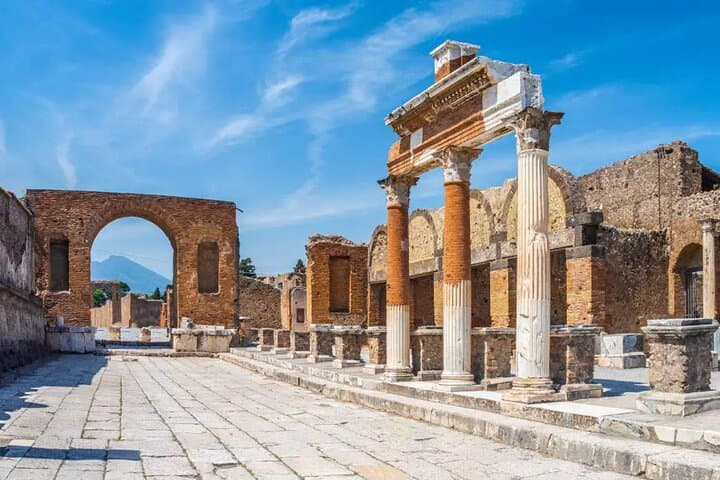 POMPEI Half Day TOUR - Departure from NAPLES Centre (TICKET INCLUDED)