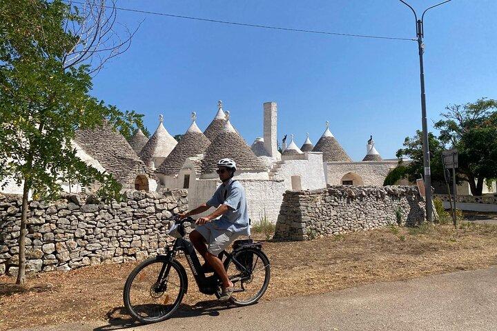 ロコロトンド チステルニーノとマルティナ フランカ間の電動自転車ツアー