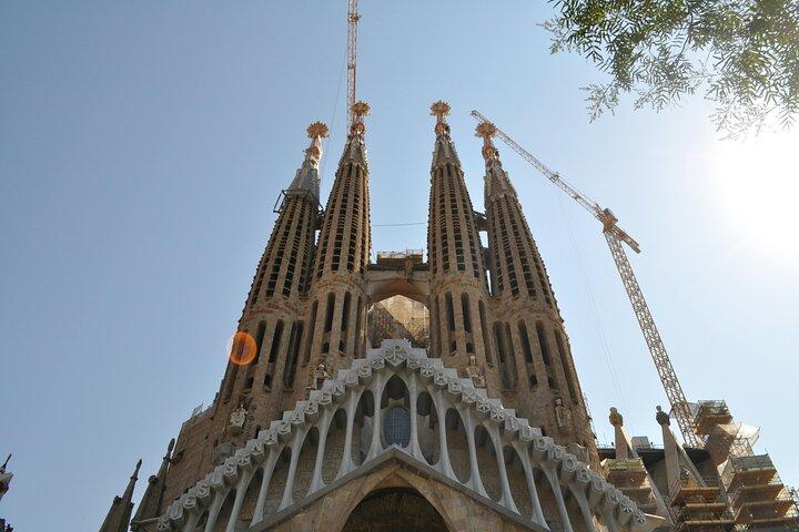 Sesión de fotos de Elegancia icónica en la Sagrada Familia