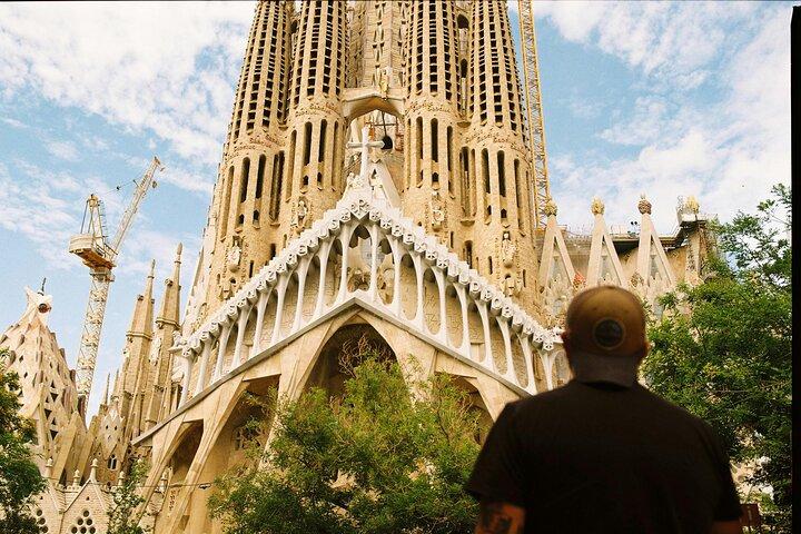 Sesión de fotos de Elegancia icónica en la Sagrada Familia