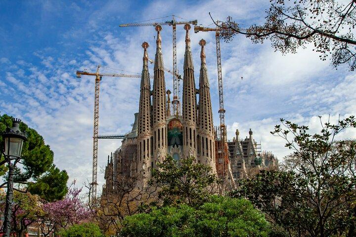Sesión de fotos de Elegancia icónica en la Sagrada Familia