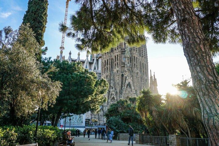 Sesión de fotos de Elegancia icónica en la Sagrada Familia