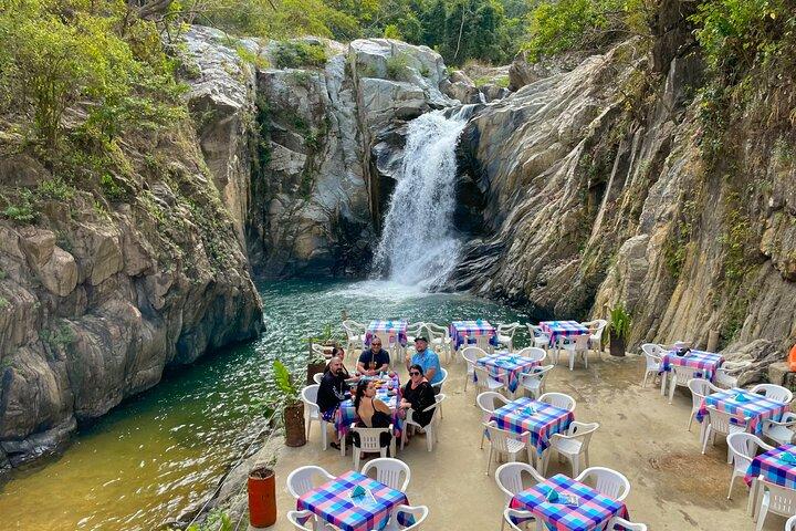 Oceano e selva: Snorkel, Quimixto Waterfall e aventura na praia