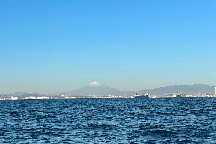 富士山を眺めながらの釣りと日本の家庭料理体験