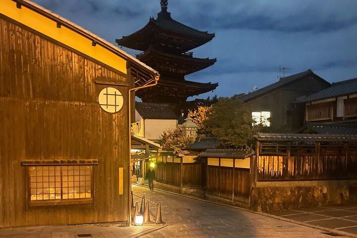 Tour Nocturno en Bicicleta por Gion y Fushimi Inari