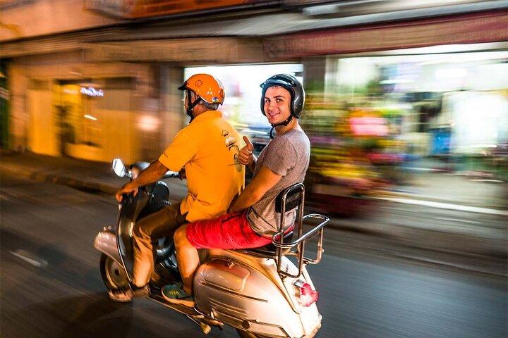 Saigon Motorbike Street Food & Tour : Chinatown Flower Market