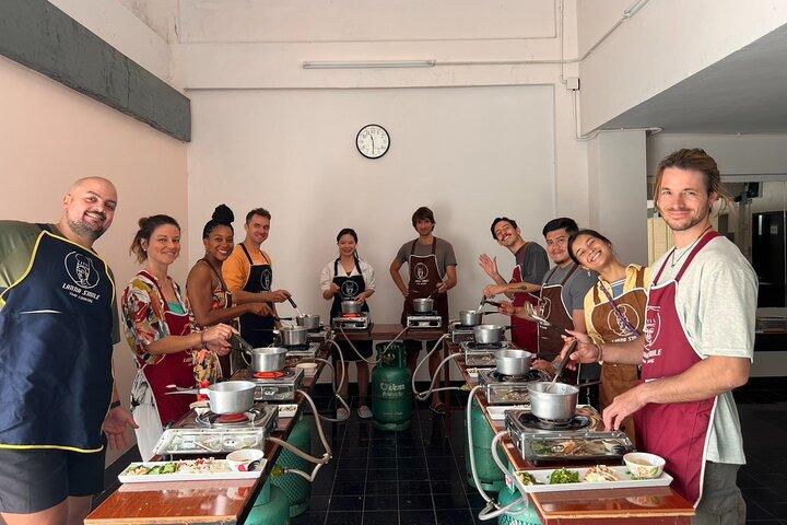 Cours de cuisine thaïlandaise Lanna Smile à Chiang Mai avec visite du marché