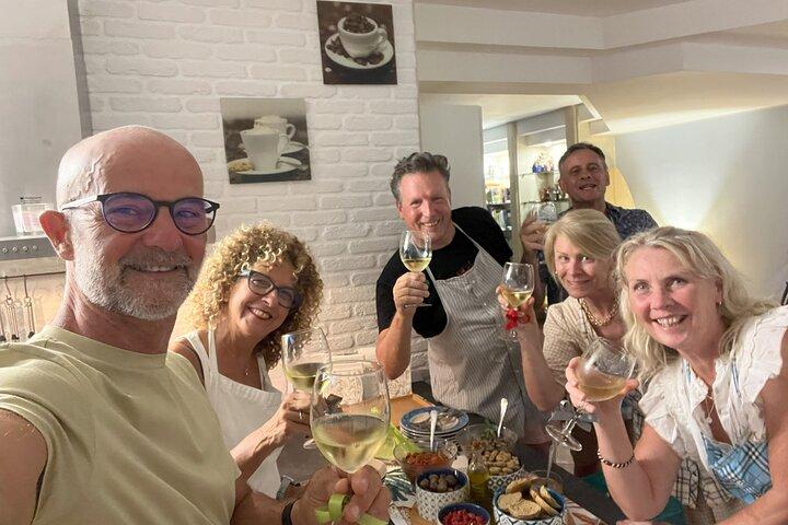生パスタ作りワークショップ、サレントワインの試飲会、そして懇親会。