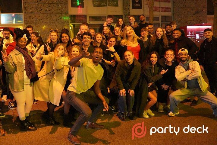 Budapest Ruin Pub Crawl + 6 Skott + VIP-inträden + Drickspel