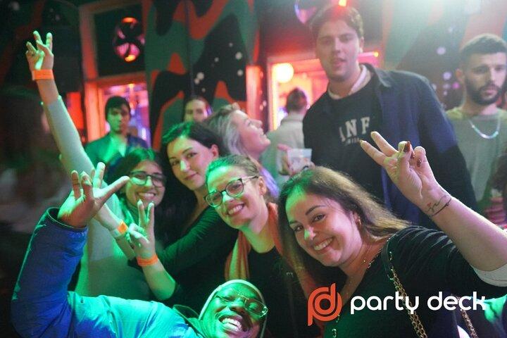 Budapest Ruin Pub Crawl + 6 Skott + VIP-inträden + Drickspel