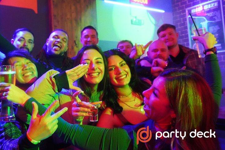 Budapest Ruin Pub Crawl + 6 Skott + VIP-inträden + Drickspel