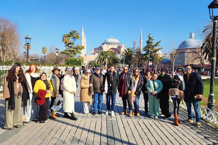 イスタンブール半日朝トプカプ宮殿とグランドバザールツアー