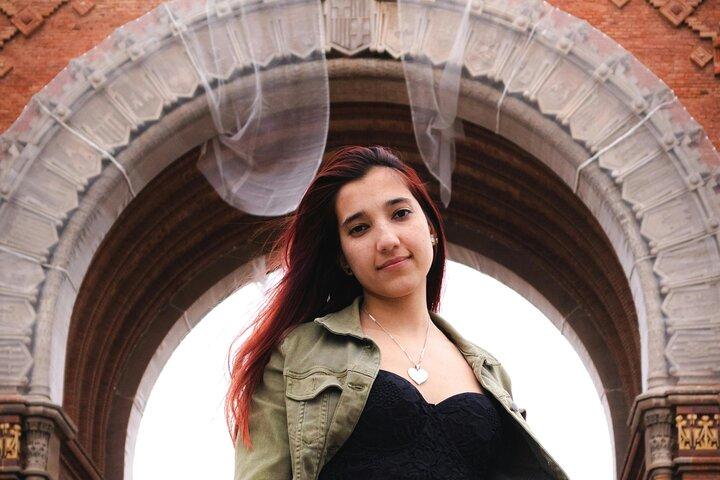 Timeless Elegance Photoshoot at Arc de Triomf