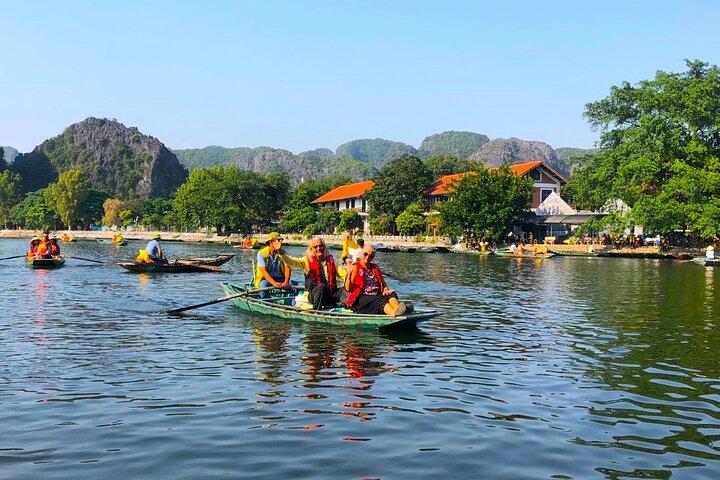 Luxe privé dagtour: Hoa Lu, Tam Coc & Mua grotten uit Hanoi