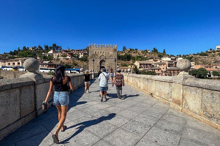 Toledo, Segovia und Avila ab Madrid mit Tickets und Mittagessen