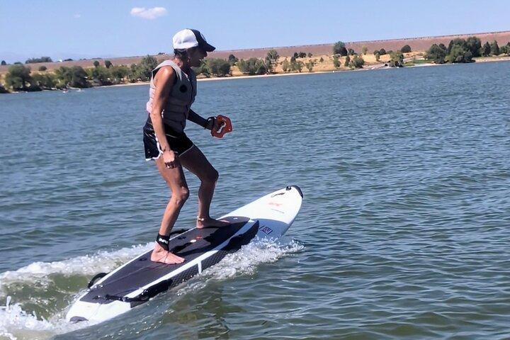 Jetboard em Lagos perto da cidade alta Mile.