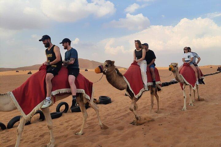 Safari VIP nel deserto di Dubai: Quad Bike, cena barbecue con auto privata