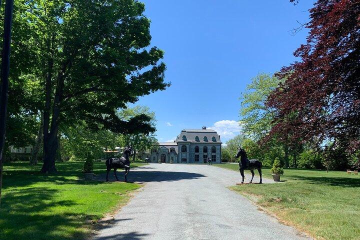 Newport's Opulent Gilded Age Homes: Een zelfstandige audiotour