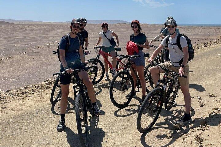 Fietsavontuur in de Paracas-woestijn