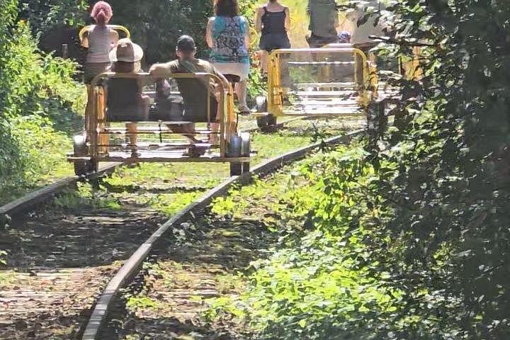 クラクフ;鉄道手押し車ツアー(オプションでブドウ園見学付き)