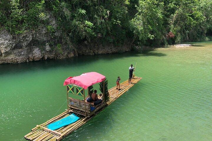 Rafting en Rio Nuevo Village