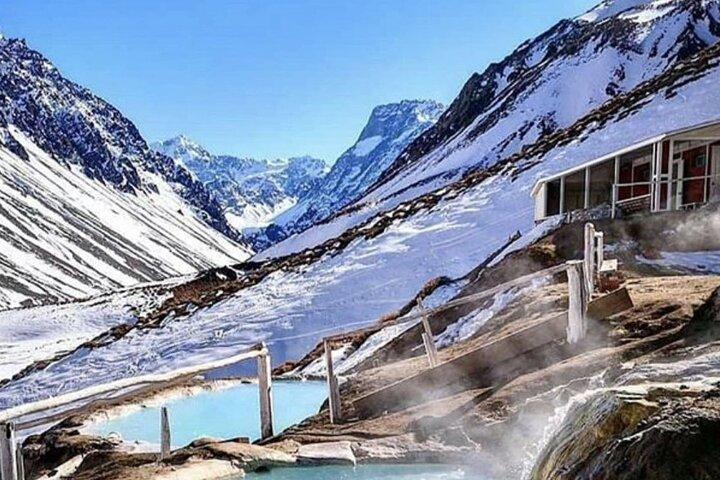 Cajon del Maipo och Colina Hot Springs Tours