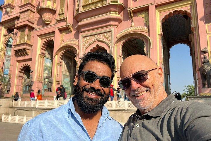 Ganztägige Jaipur Sightseeing Tour mit Auto und Guide