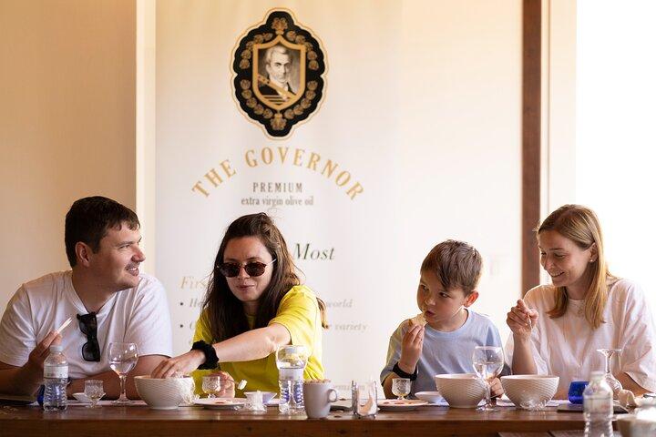 オリーブオイルテイスティング付きガバナーズオリーブミルツアー