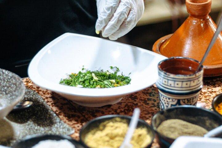Marokkanischer Kochkurs im Restaurant Chouf l'Or mit Abholung