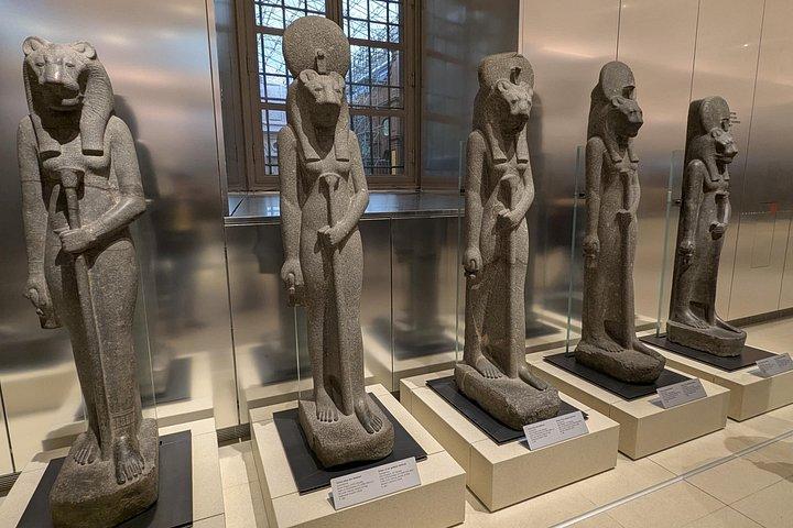 Giza Pyramids and Grand Museum GEM