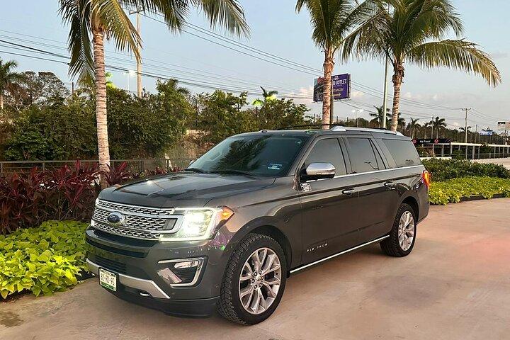 空港からカンクンのホテルゾーンまでの SUV による専用送迎サービス