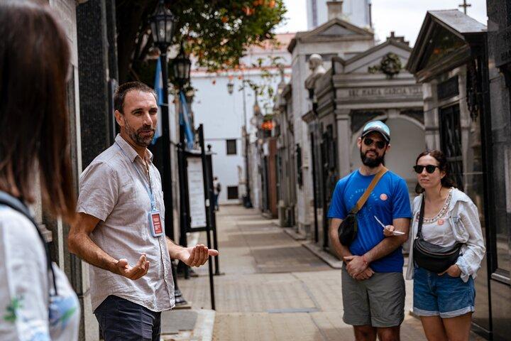 Recoleta Cemetery - Rundtur i liten grupp av historia och hemligheter