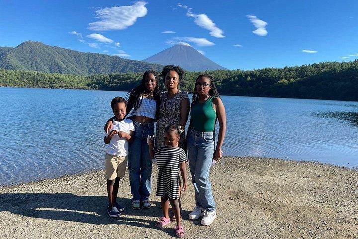 カスタマイズ可能な富士山プライベート日帰り旅行、英語を話すドライバー