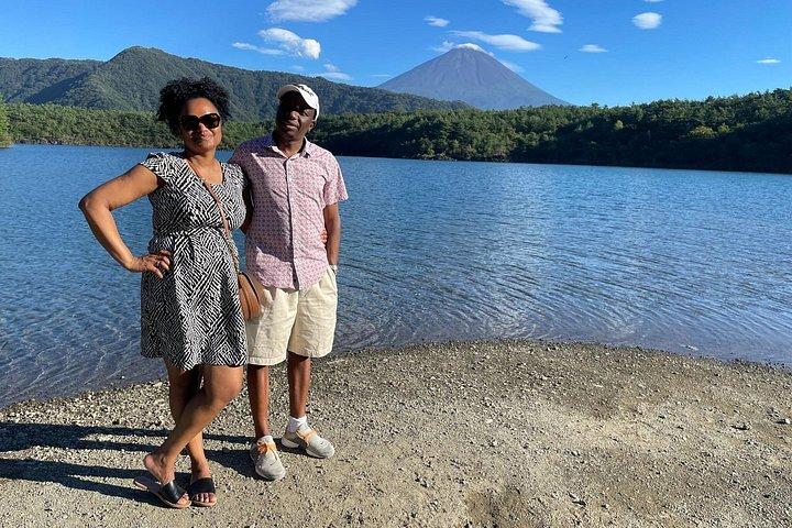 カスタマイズ可能な富士山プライベート日帰り旅行、英語を話すドライバー
